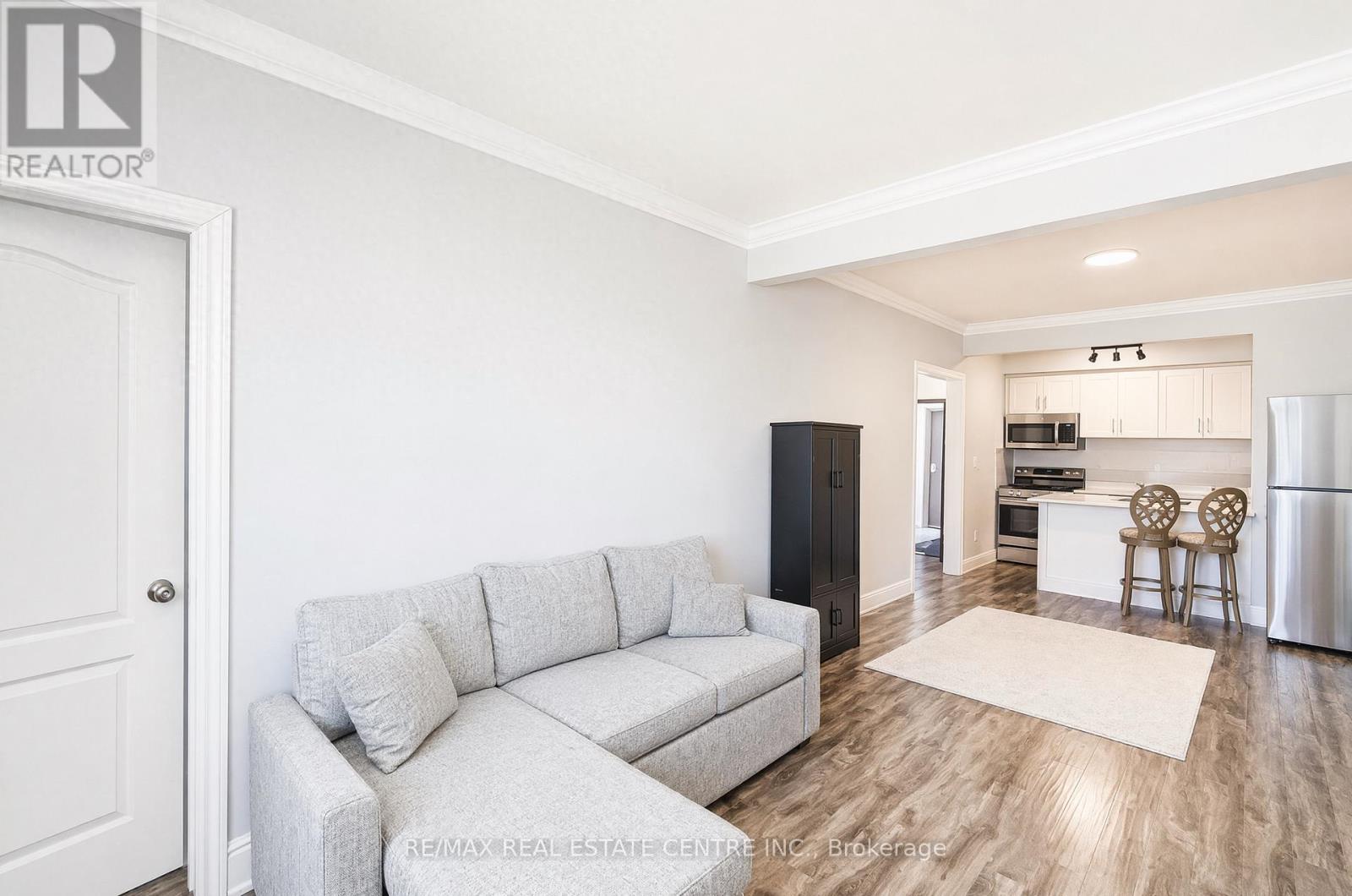 1139-1175 University Avenue W Property Photo 38