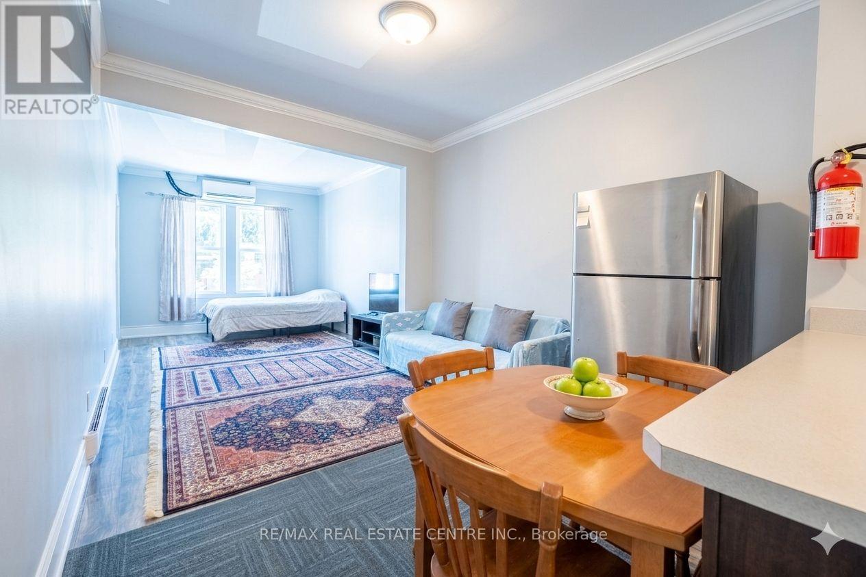 1139-1175 University Avenue W Property Photo 42