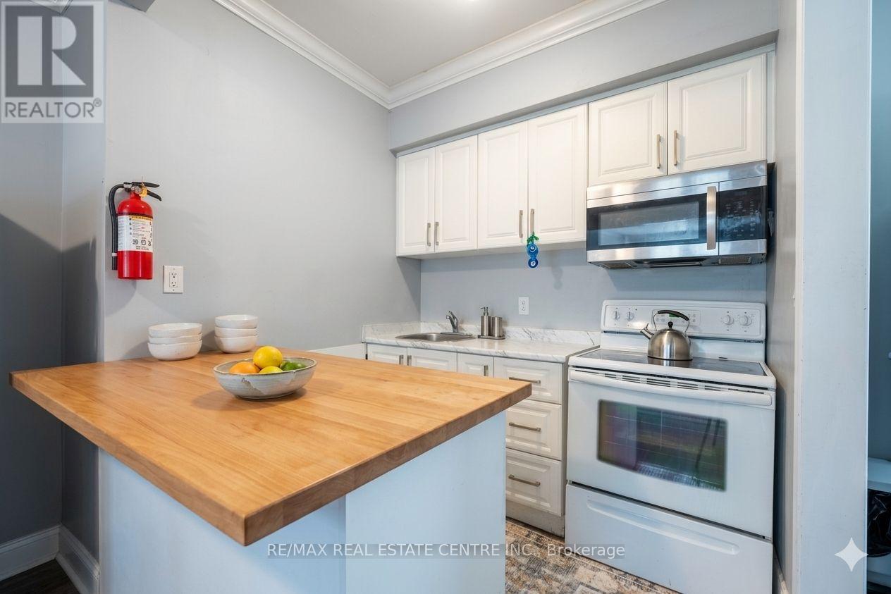 1139-1175 University Avenue W Property Photo 44