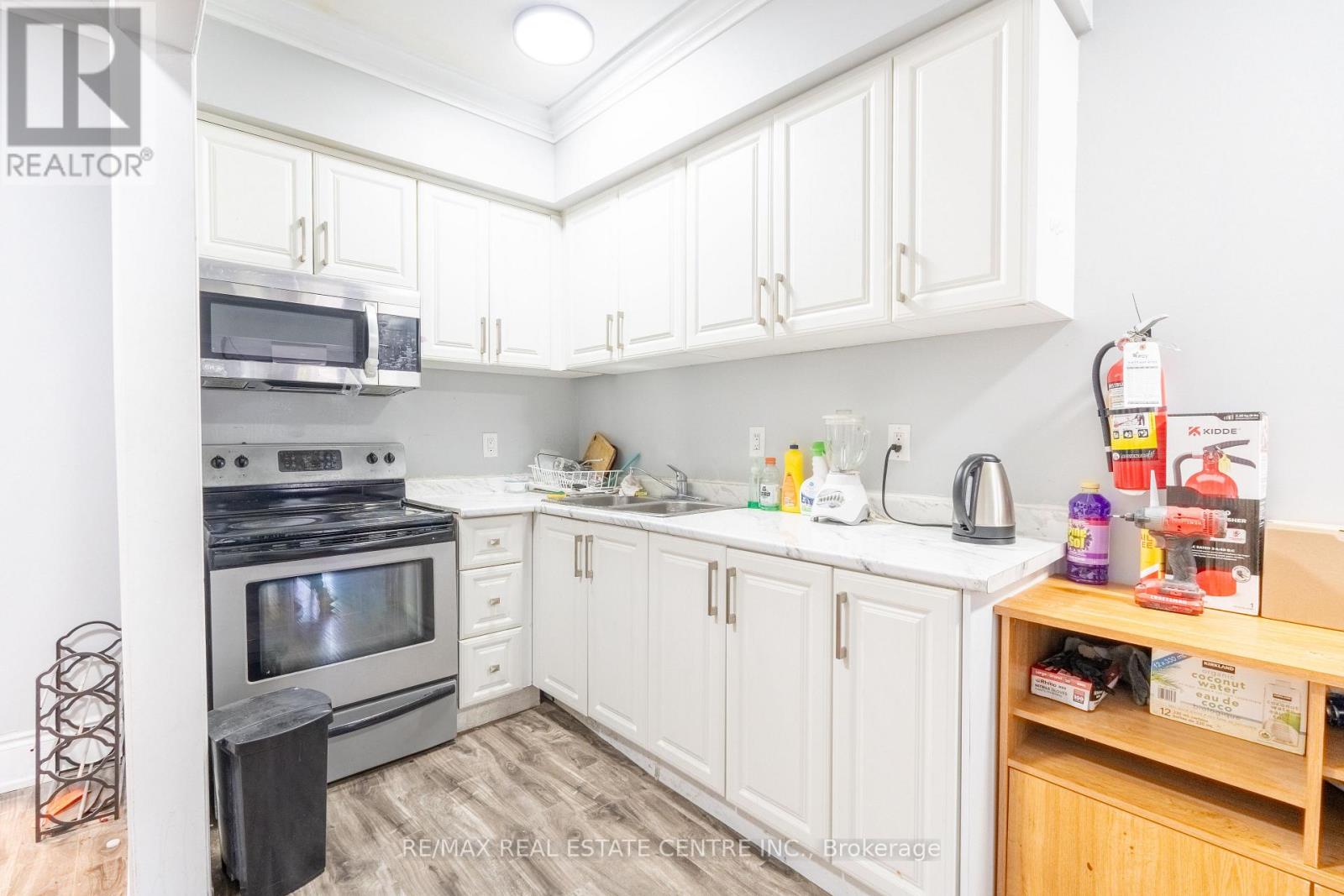 1139-1175 University Avenue W Property Photo 47