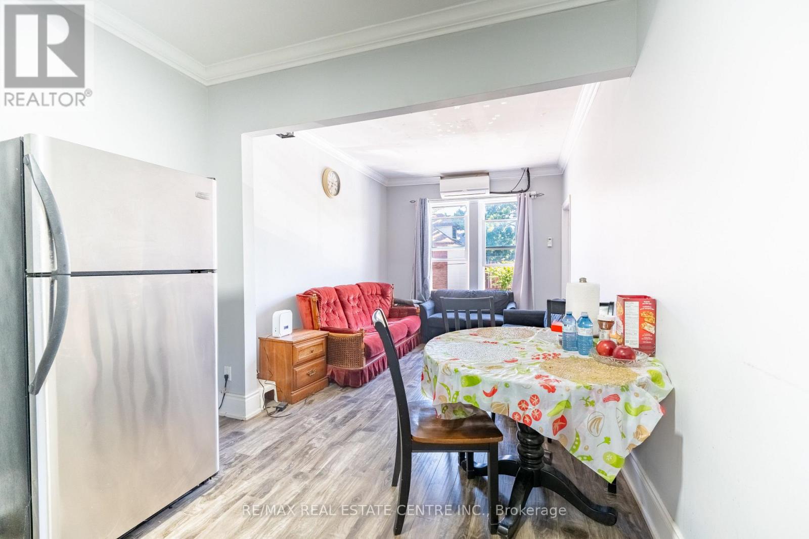 1139-1175 University Avenue W Property Photo 48