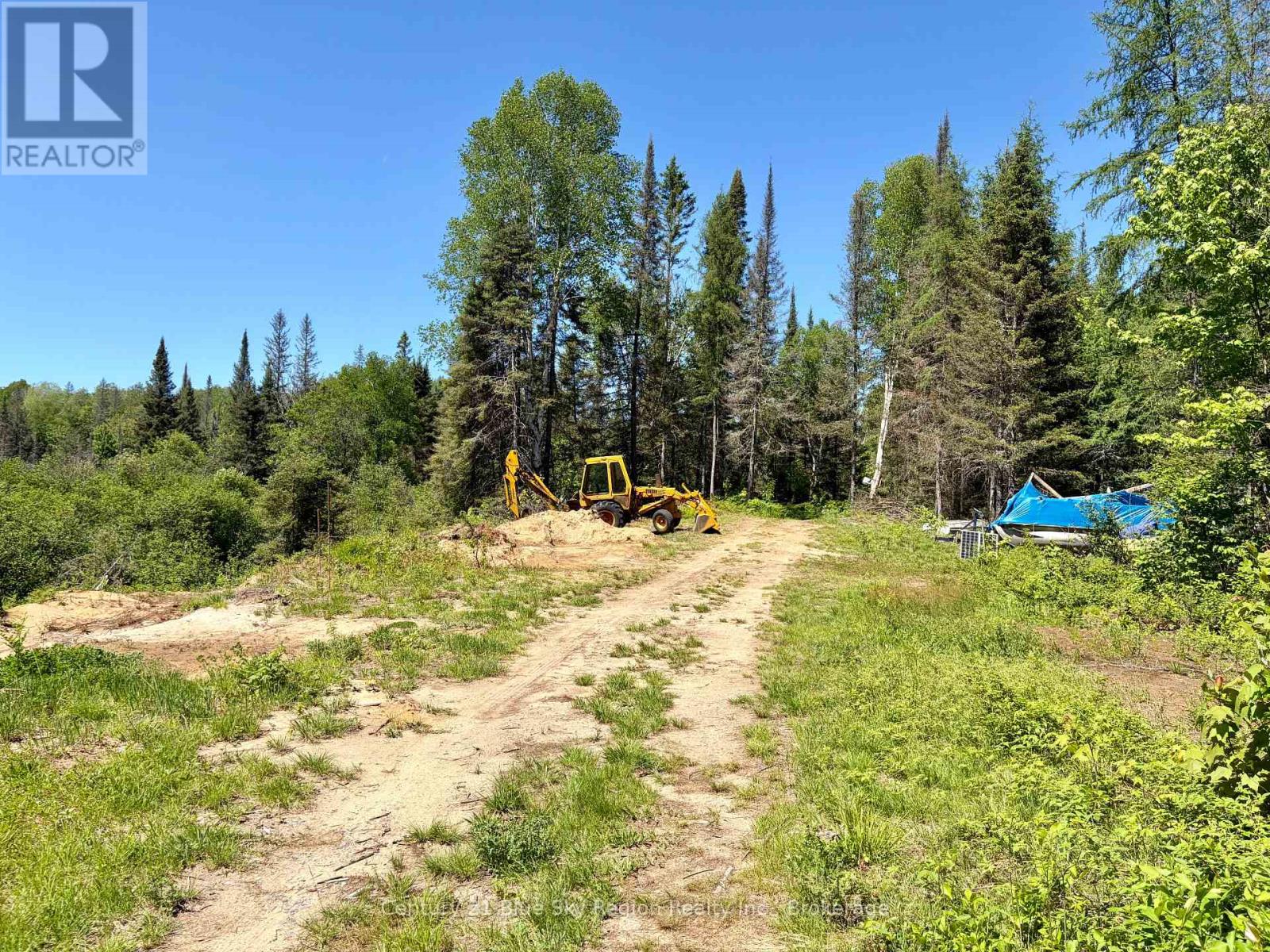 324 Proudfoot Road N Property Photo 2