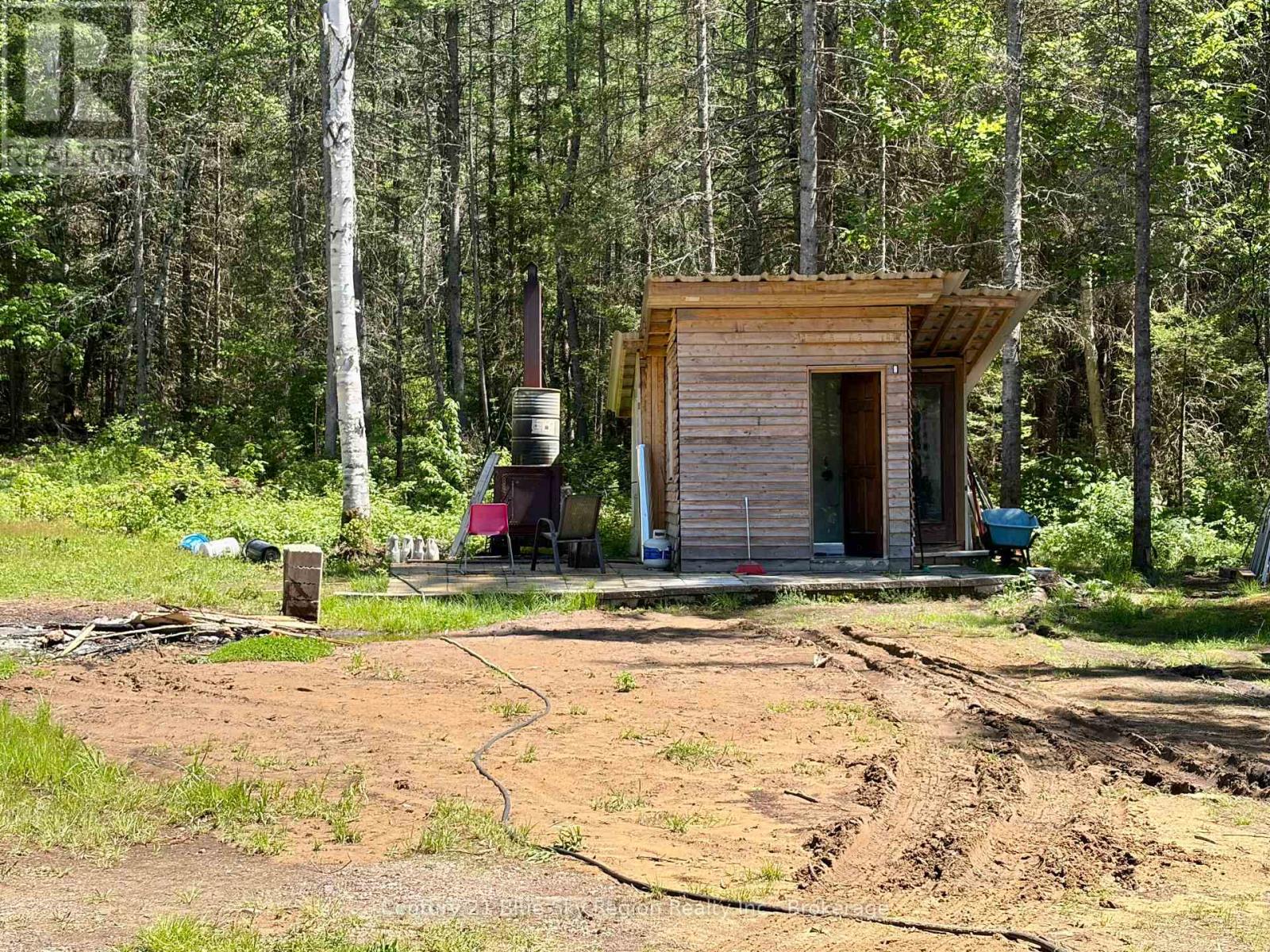 324 Proudfoot Road N Property Photo 16