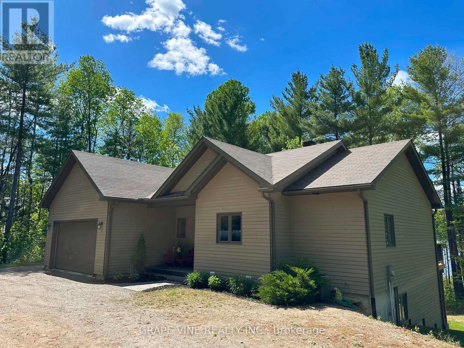 424 Lakewoods Drive Property Photo 3