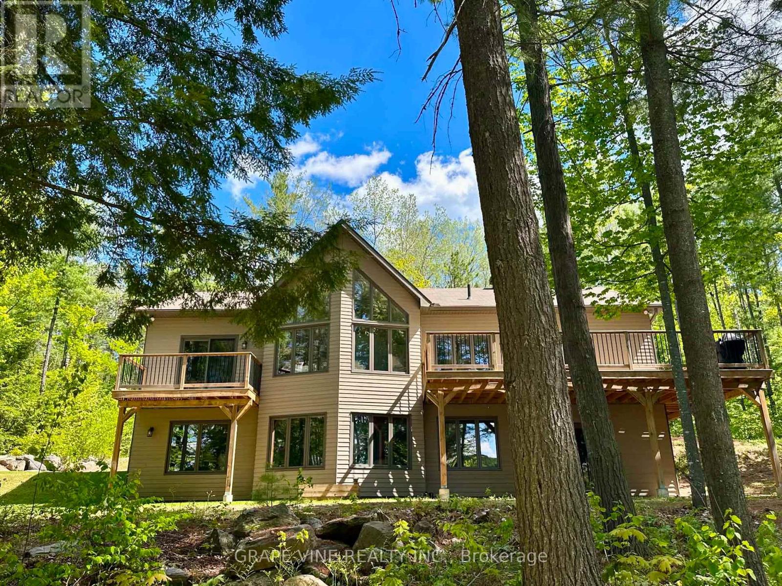 424 Lakewoods Drive Property Photo 4