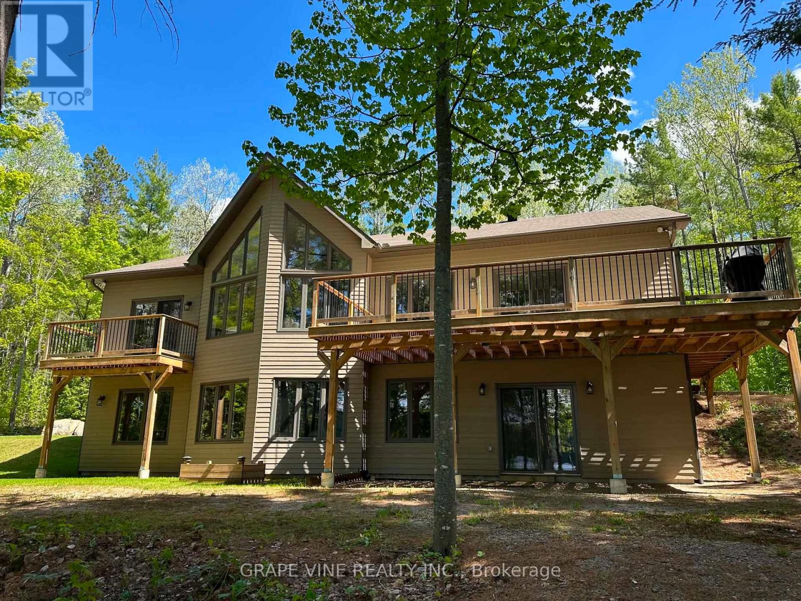 424 Lakewoods Drive Property Photo 5
