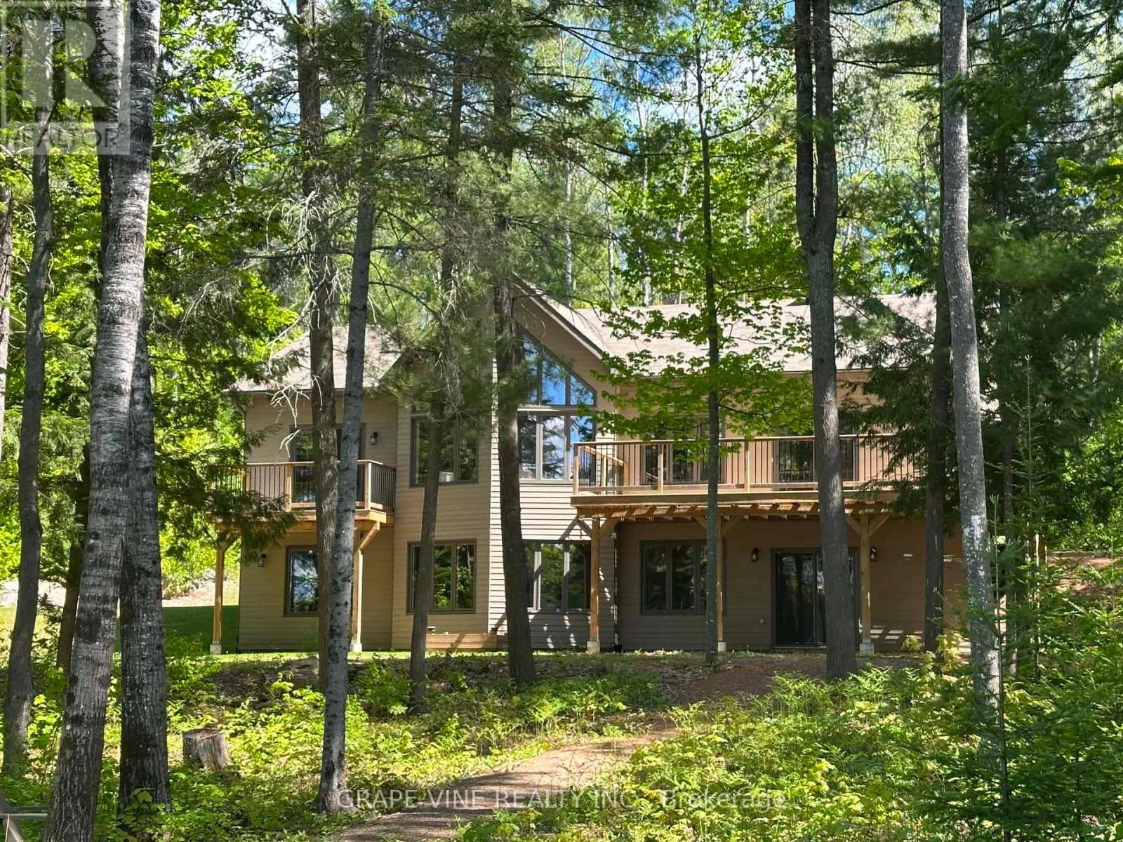 424 Lakewoods Drive Property Photo 6