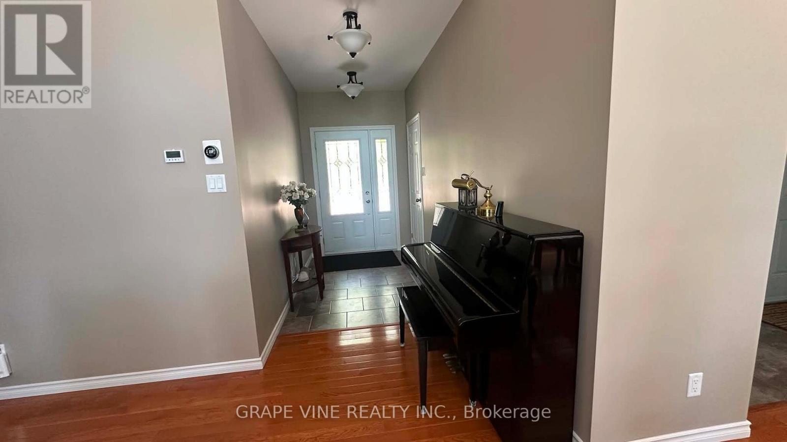 424 Lakewoods Drive Property Photo 8