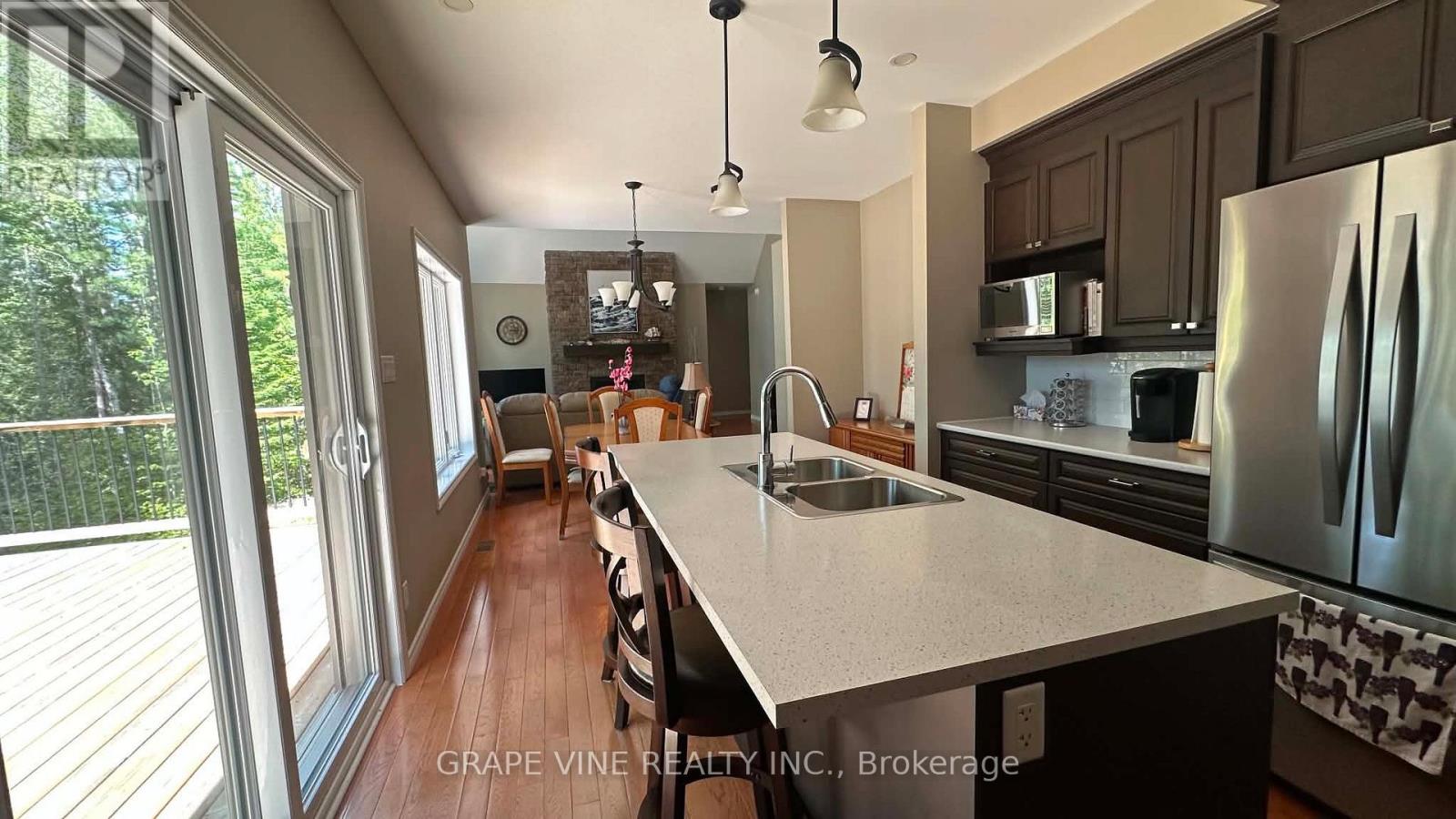 424 Lakewoods Drive Property Photo 10