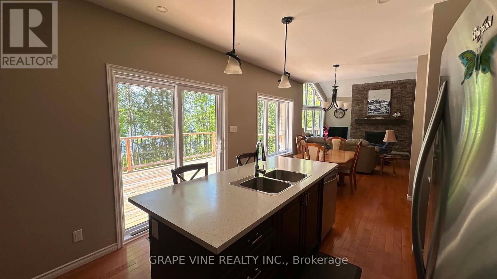 424 Lakewoods Drive Property Photo 11