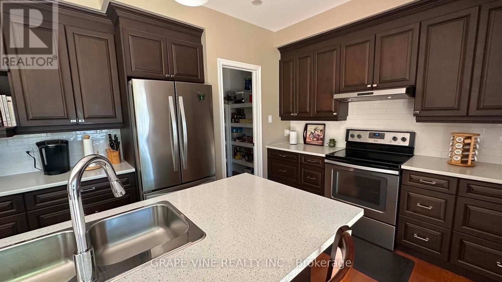 424 Lakewoods Drive Property Photo 12