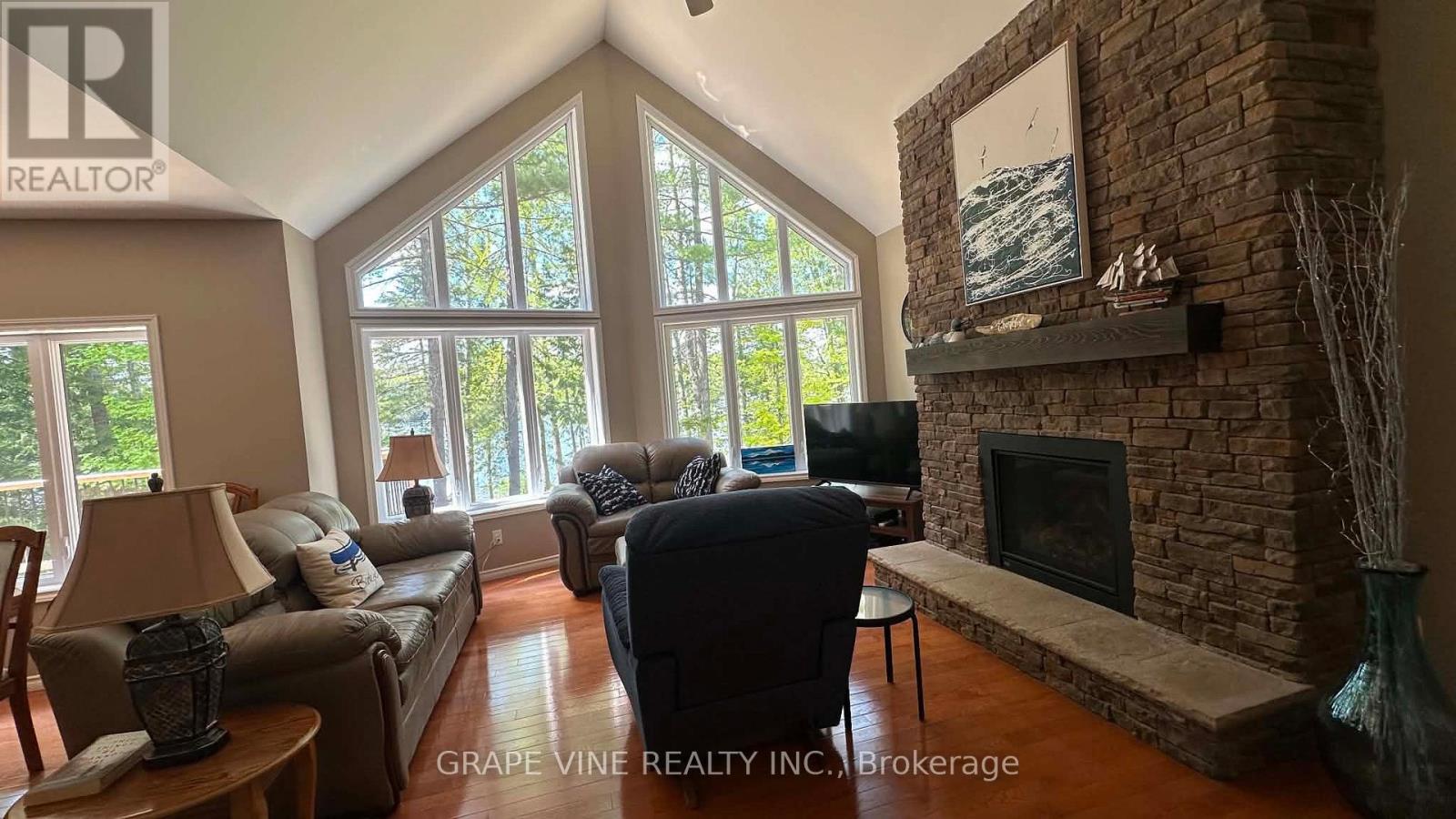 424 Lakewoods Drive Property Photo 13