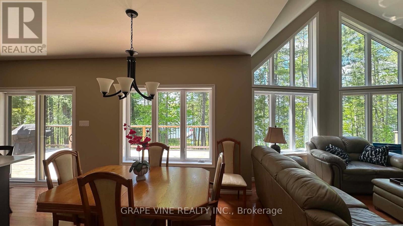 424 Lakewoods Drive Property Photo 15