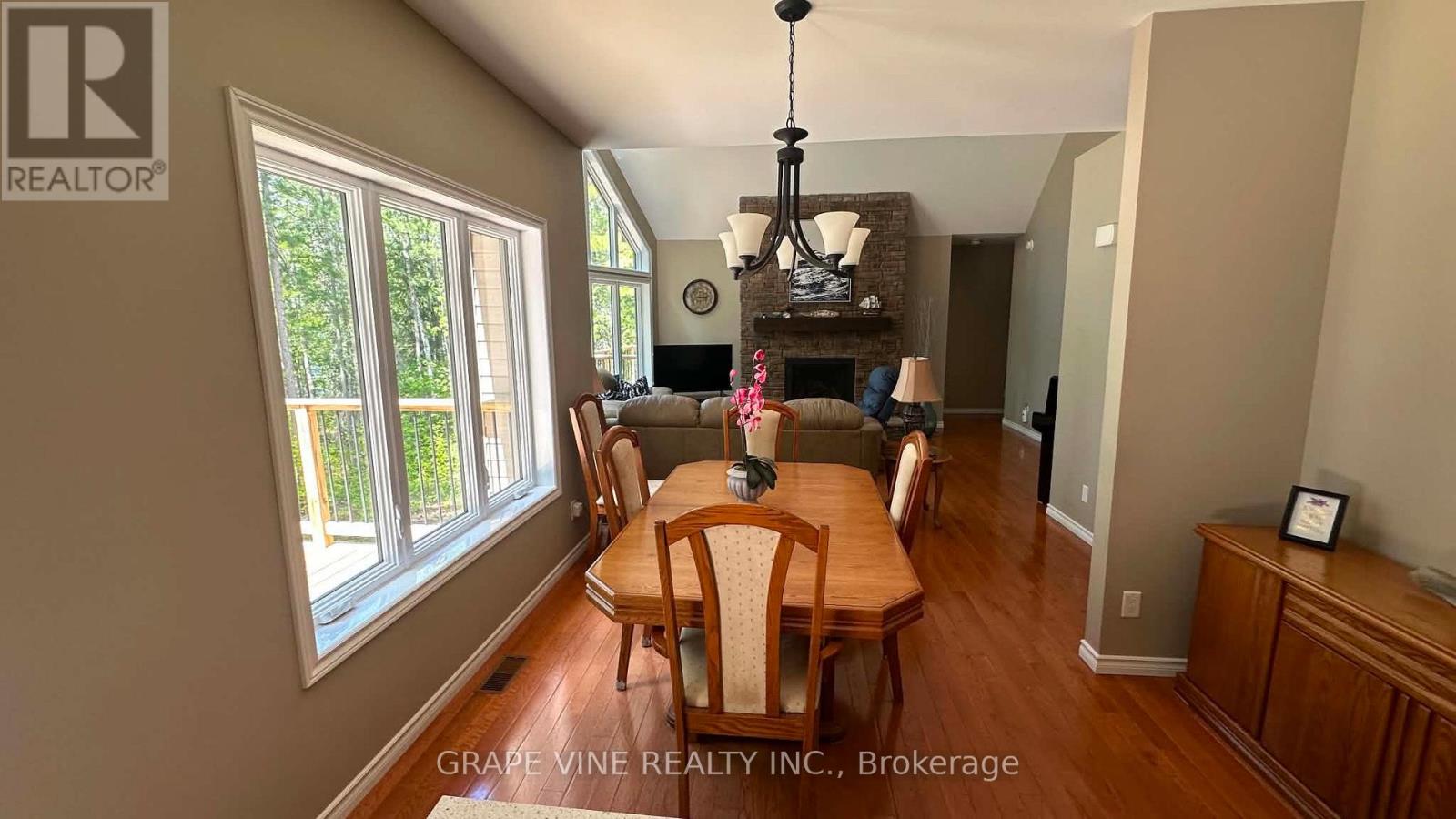 424 Lakewoods Drive Property Photo 17