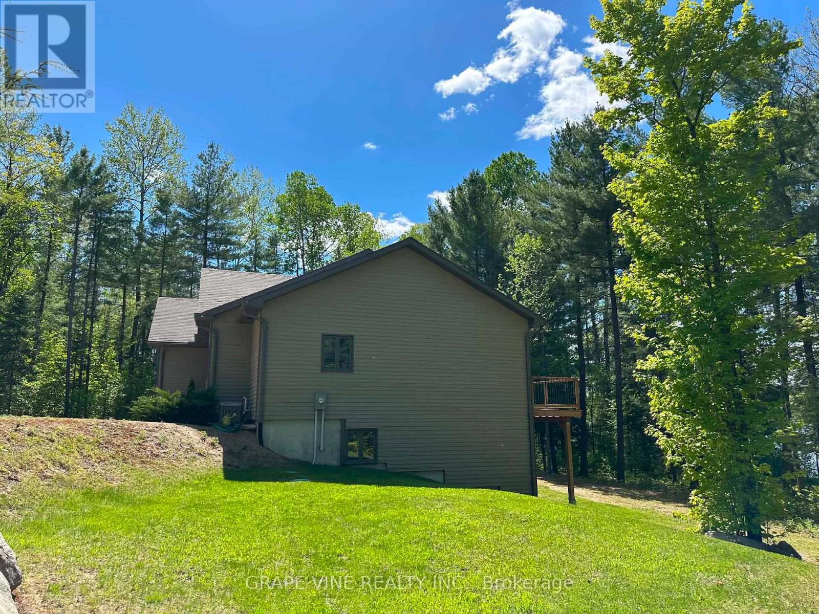 424 Lakewoods Drive Property Photo 29