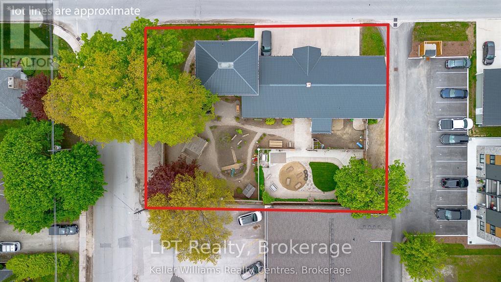 569 Catherine Street Property Photo 2