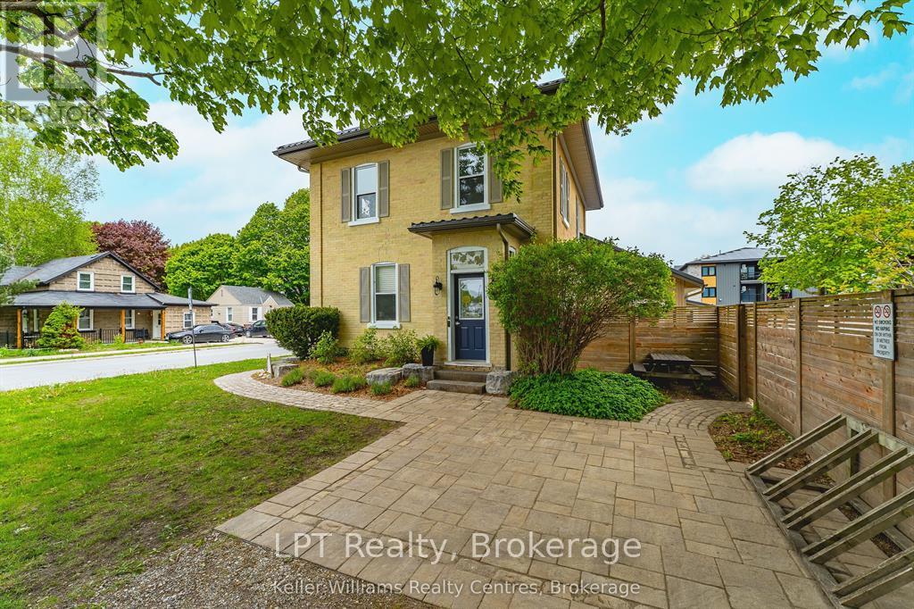 569 Catherine Street Property Photo 5