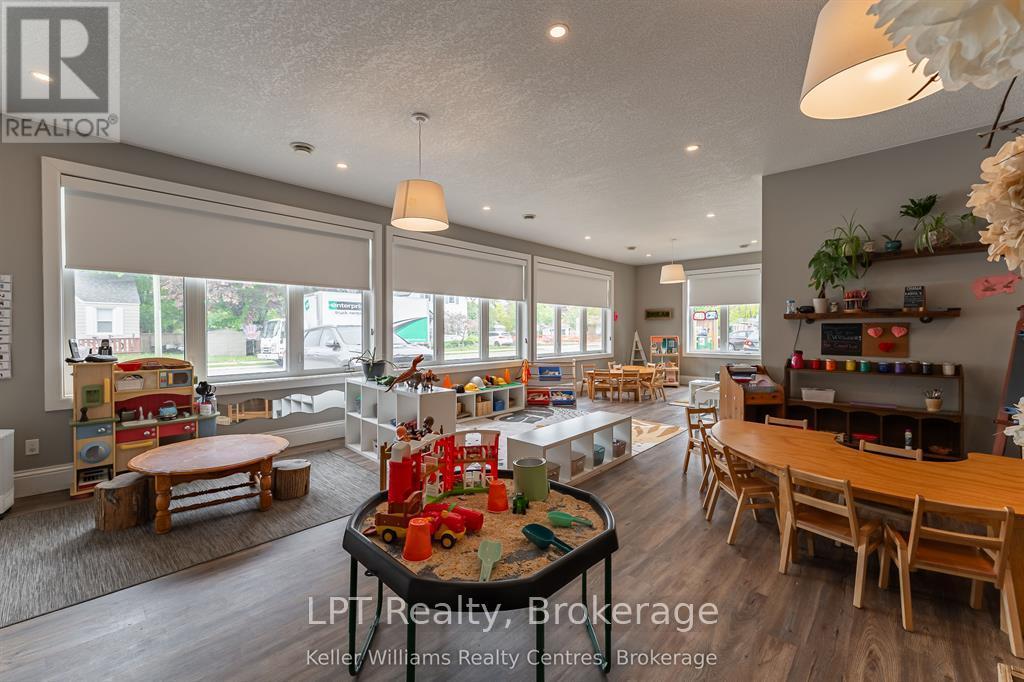 569 Catherine Street Property Photo 10