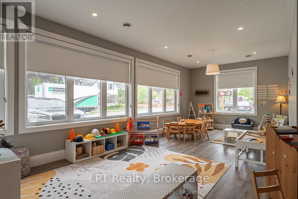 569 Catherine Street Property Photo 12