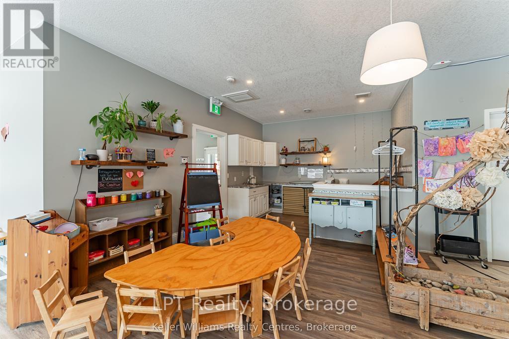 569 Catherine Street Property Photo 13