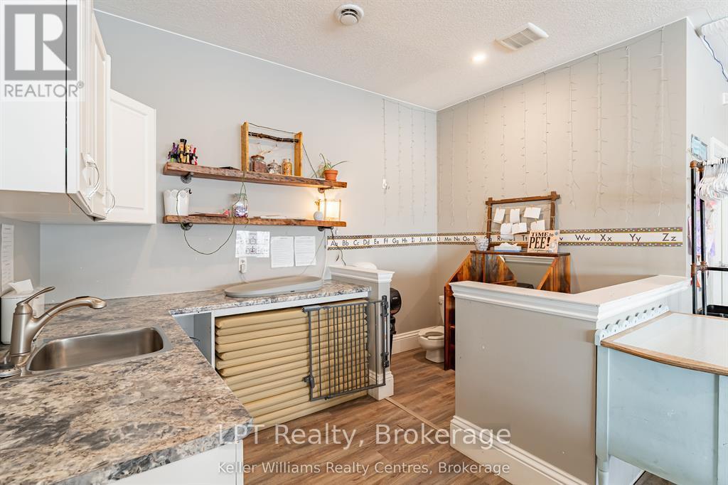 569 Catherine Street Property Photo 14