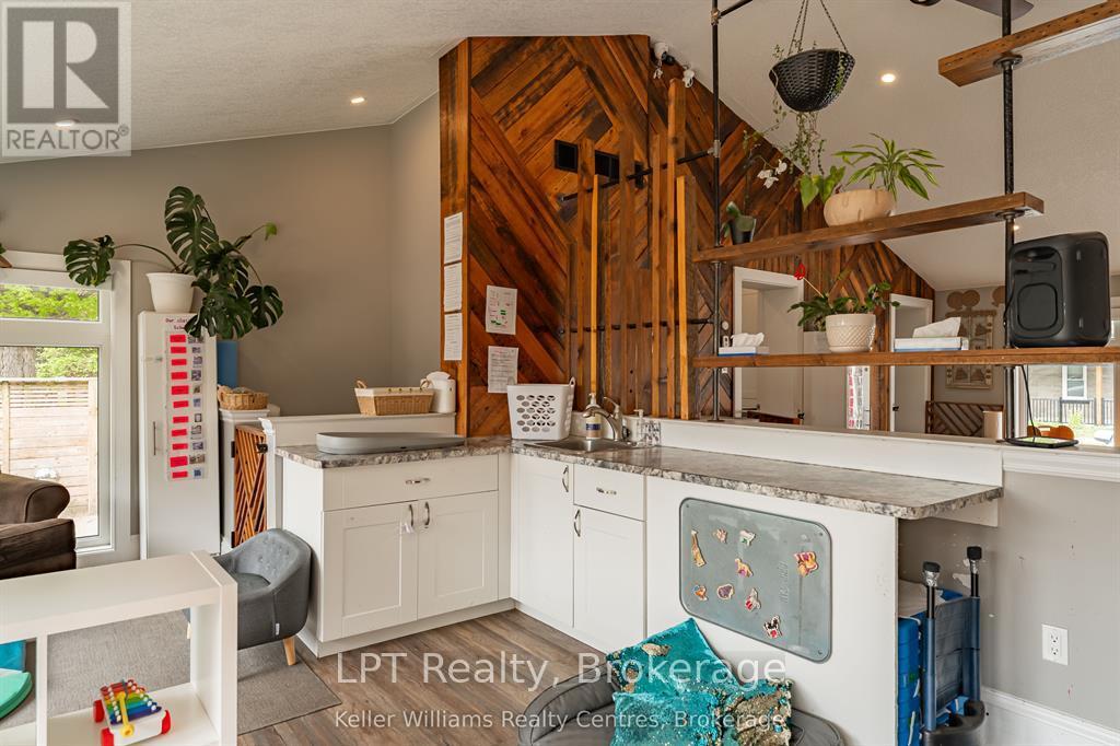 569 Catherine Street Property Photo 19