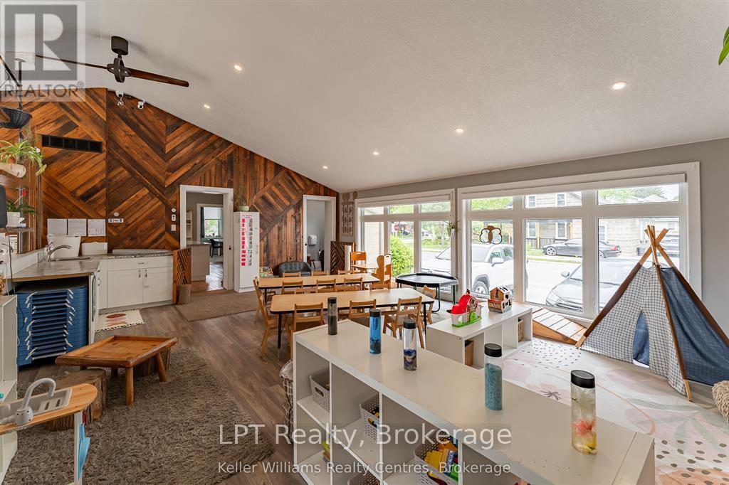 569 Catherine Street Property Photo 22