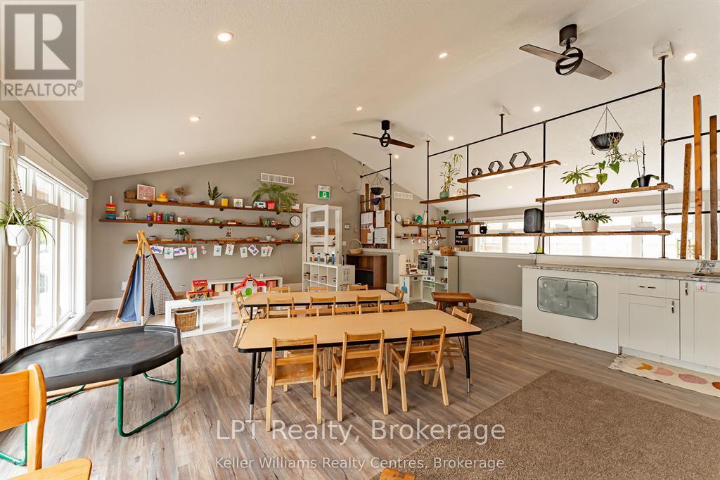 569 Catherine Street Property Photo 24