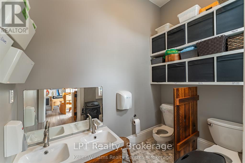 569 Catherine Street Property Photo 26