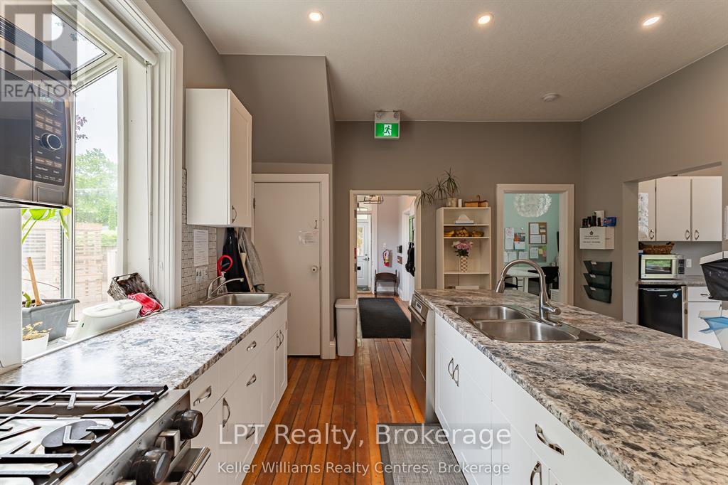 569 Catherine Street Property Photo 27