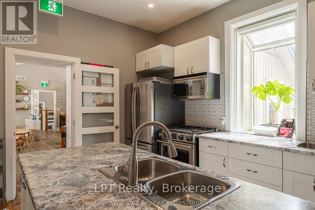 569 Catherine Street Property Photo 29