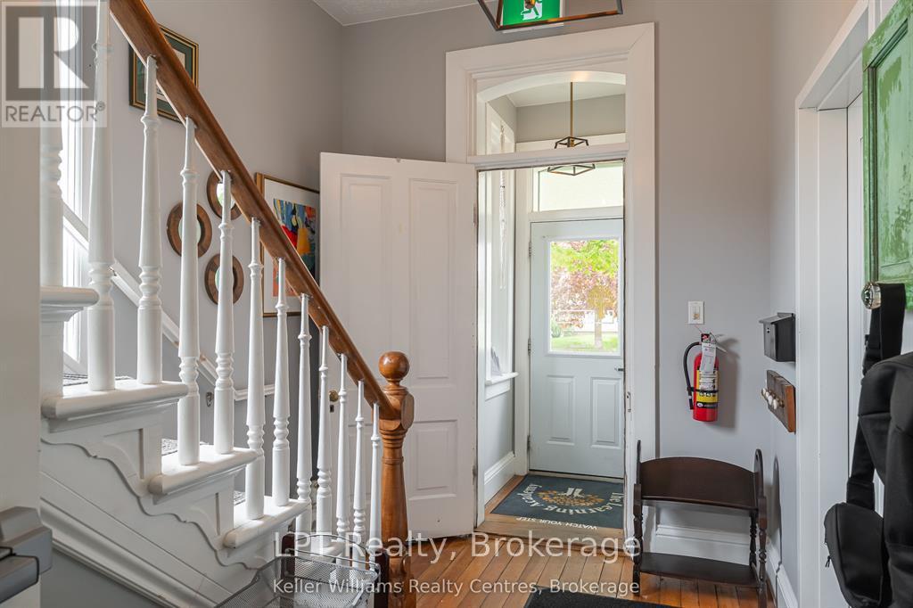 569 Catherine Street Property Photo 32