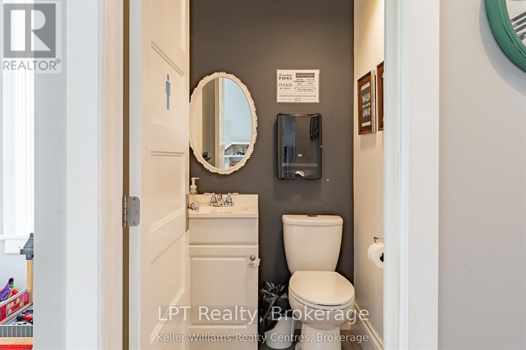 569 Catherine Street Property Photo 38