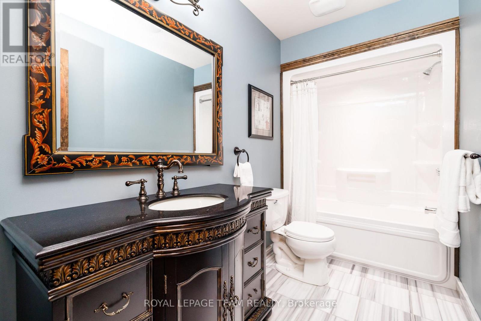 519 Emerald Street Property Photo 28