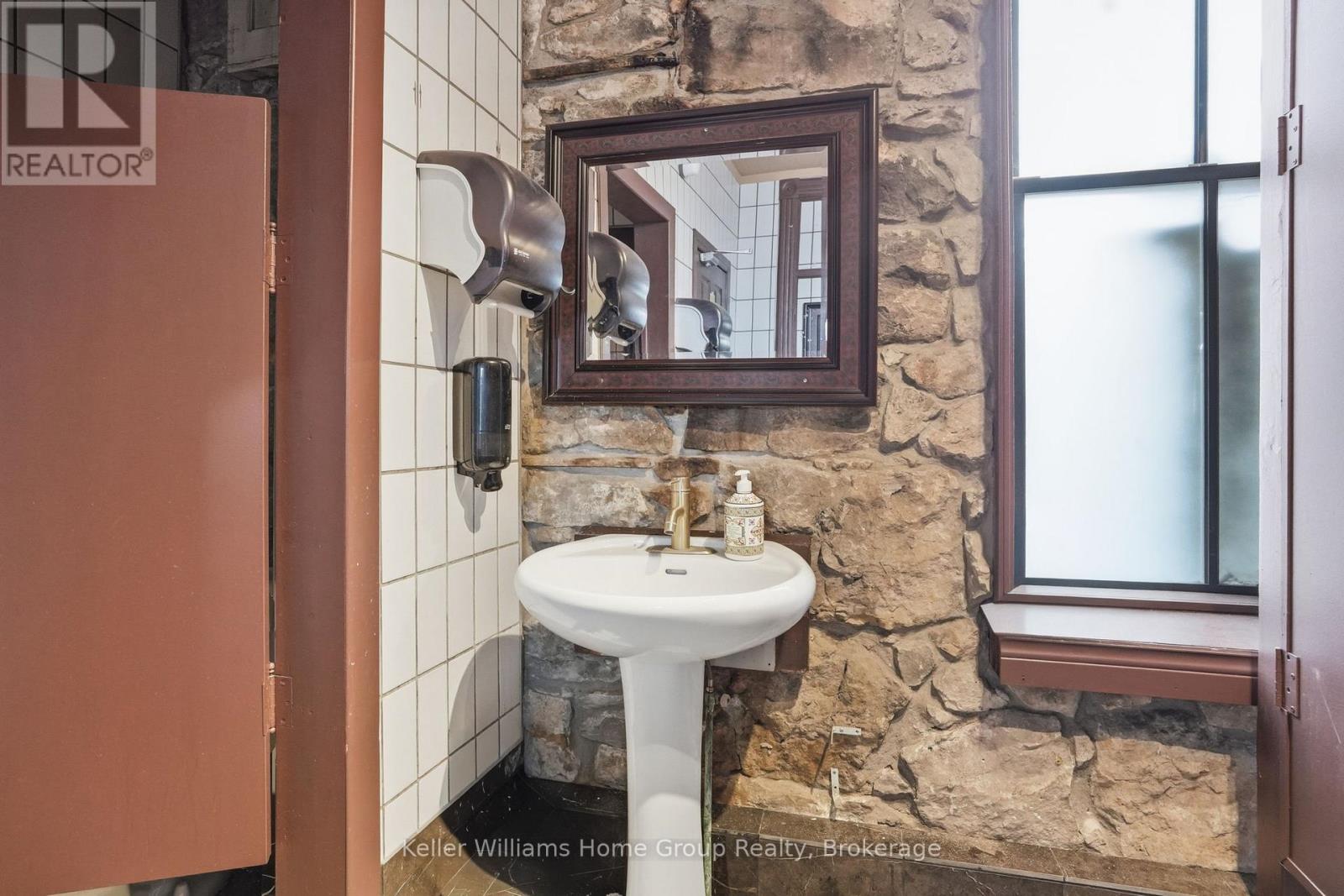 B - 49 Norfolk Street Property Photo 12