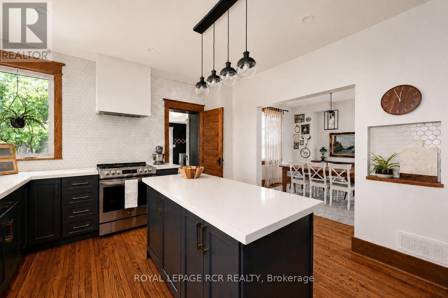 146 Main Street W Property Photo 6