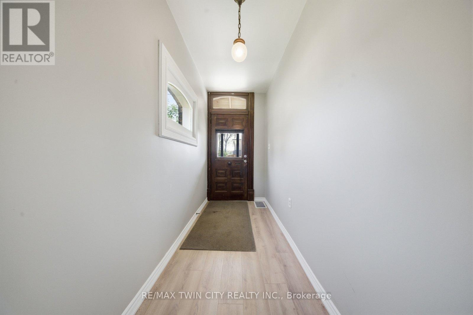 76 Brock Street Property Photo 4