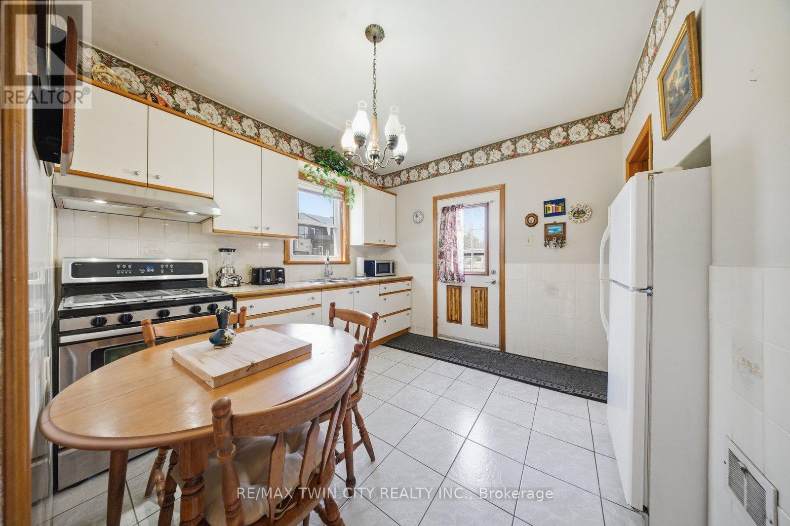 76 Brock Street Property Photo 5
