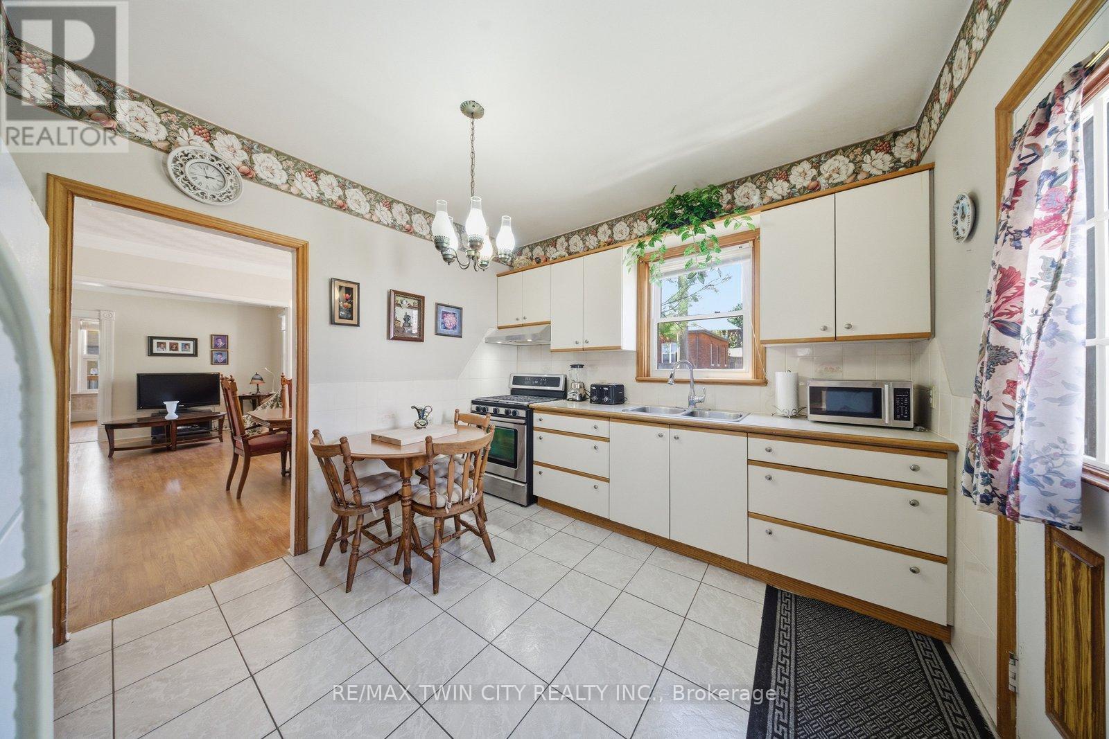76 Brock Street Property Photo 6