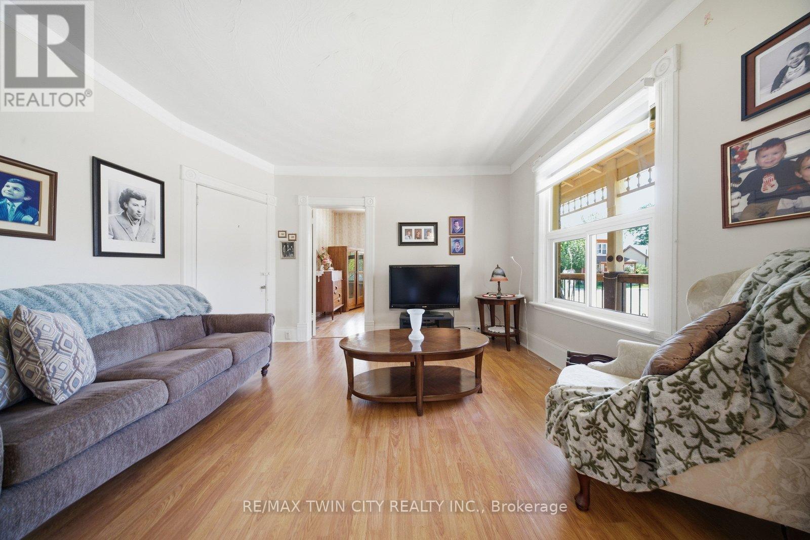 76 Brock Street Property Photo 10