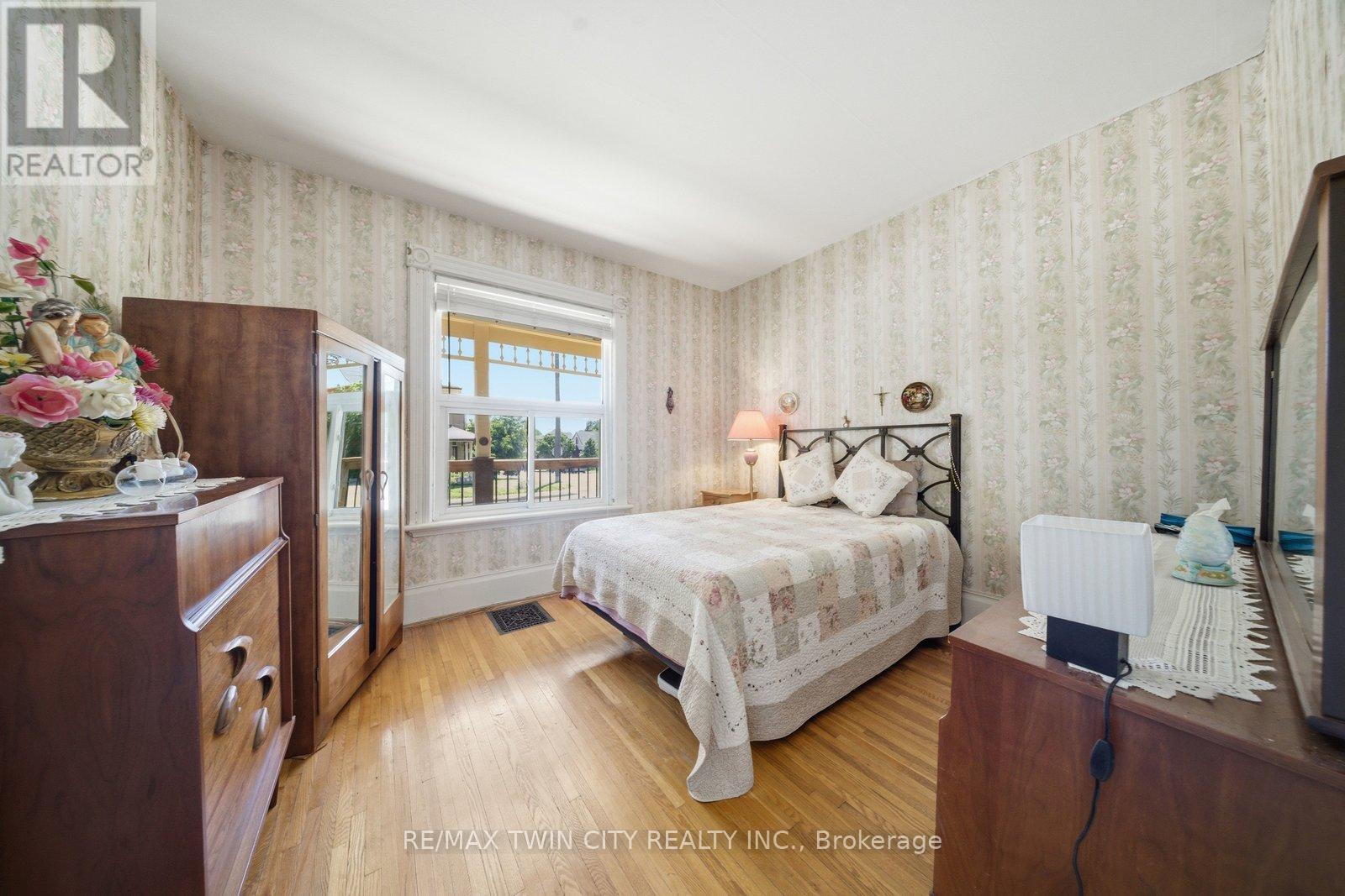 76 Brock Street Property Photo 11