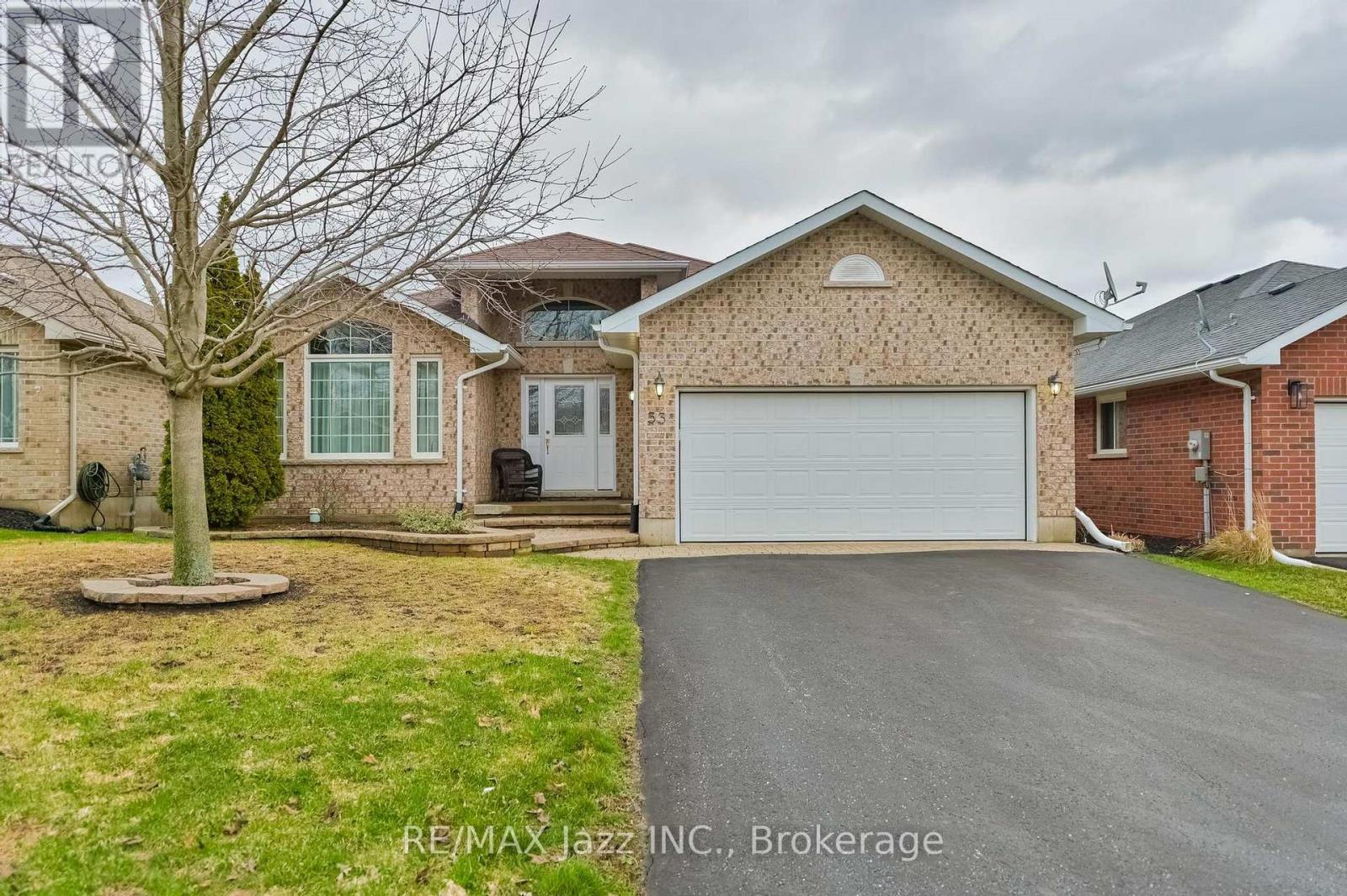 33 ASHWOOD CRESCENT Property Photo 1