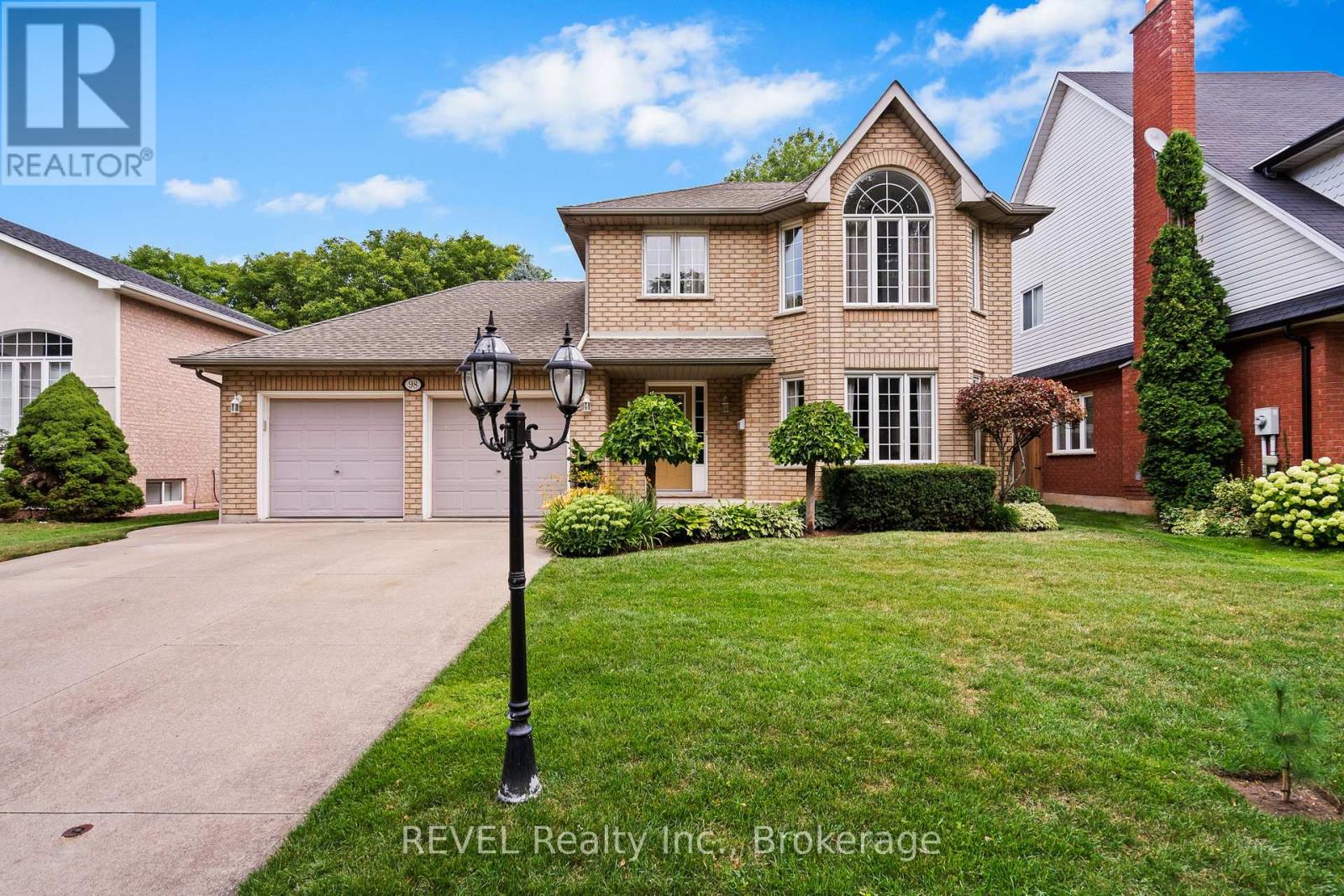 98 DEBORA DRIVE Property Photo 1