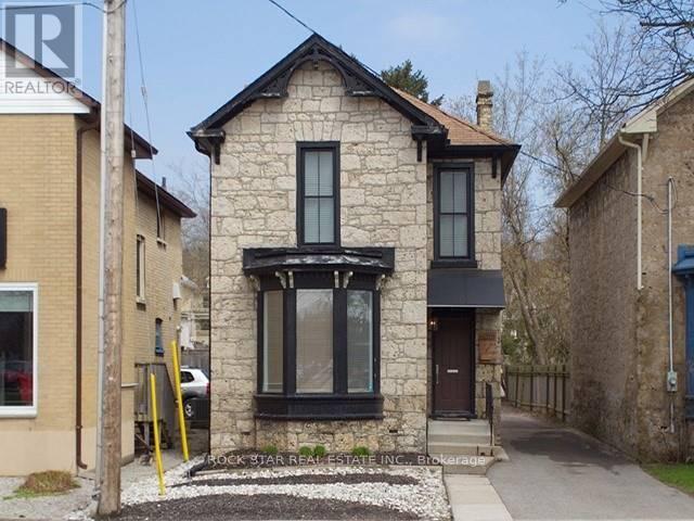 111 AINSLIE STREET N Property Photo 1