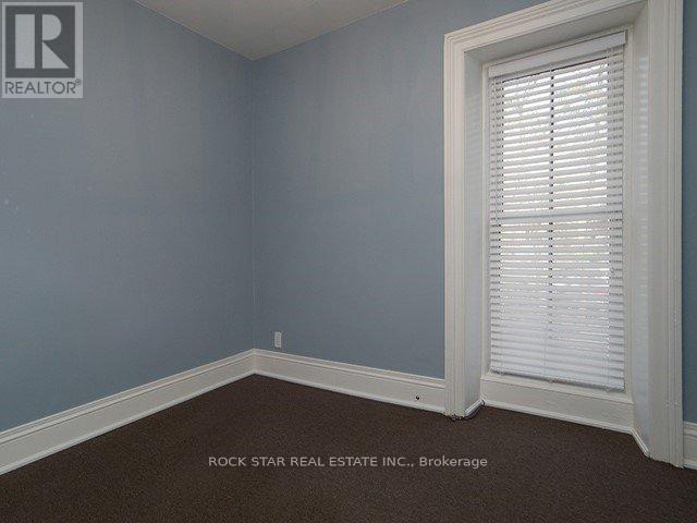 111 Ainslie Street N Property Photo 7