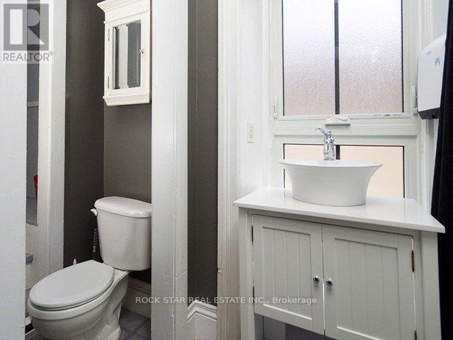 111 Ainslie Street N Property Photo 11