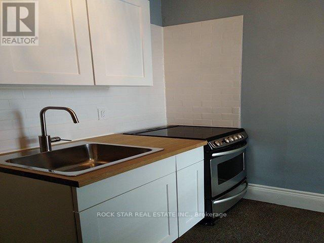 111 Ainslie Street N Property Photo 14