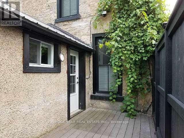 111 Ainslie Street N Property Photo 15