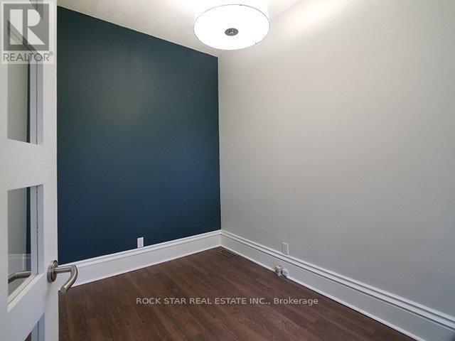 111 Ainslie Street N Property Photo 17