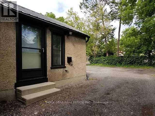 111 Ainslie Street N Property Photo 19